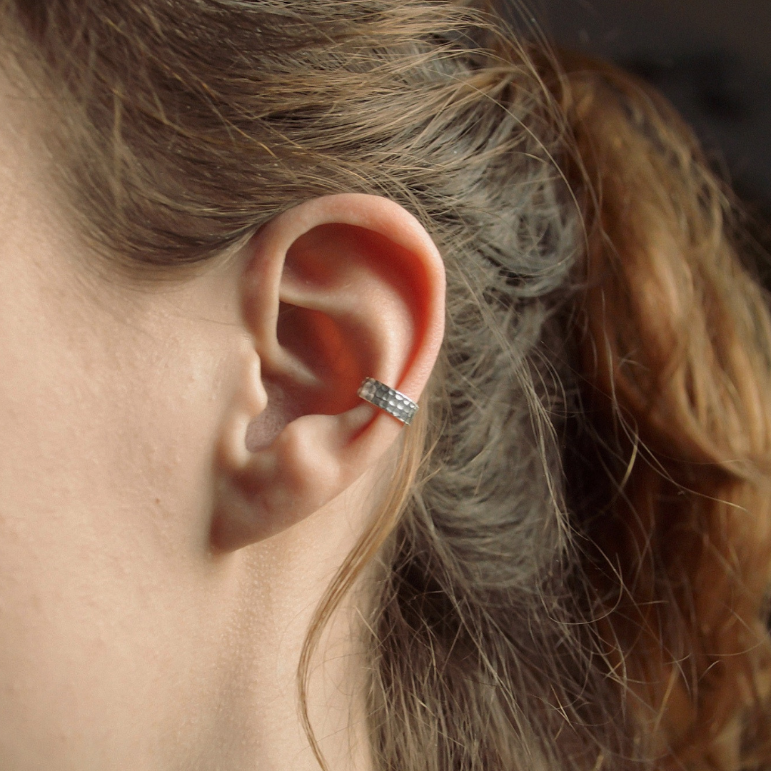 Zarter texturierter Sterlingsilber Earcuff