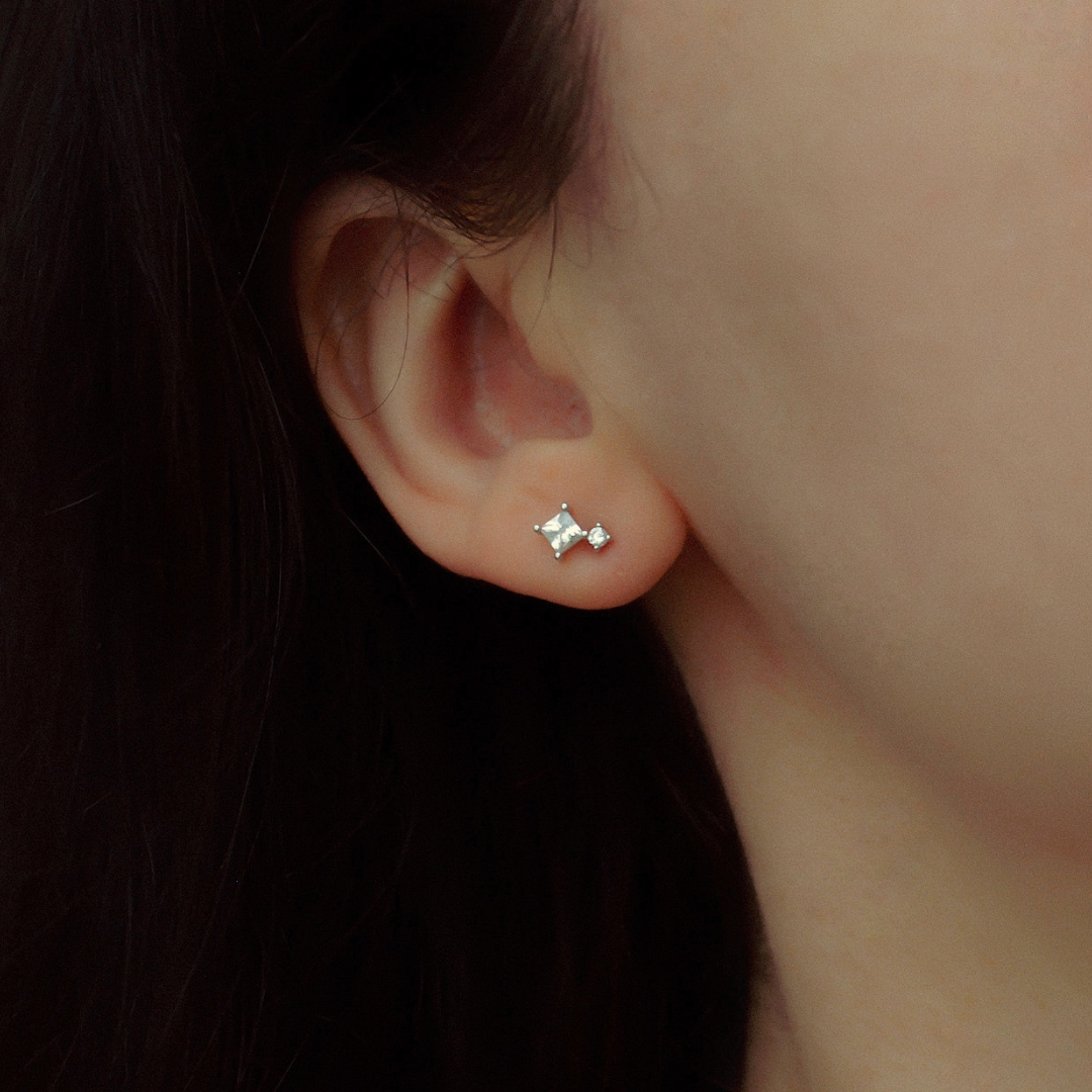 "MinimalSpark" geometrische Zirkonia Ohrstecker Silber