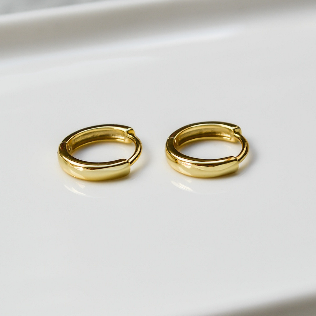 Schlichte, klassisch elegante Kreolen vergoldet