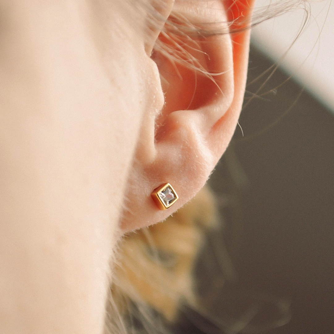 "Heiho" minimalistische, elegante Quadrat Ohrstecker mit Zirkonia