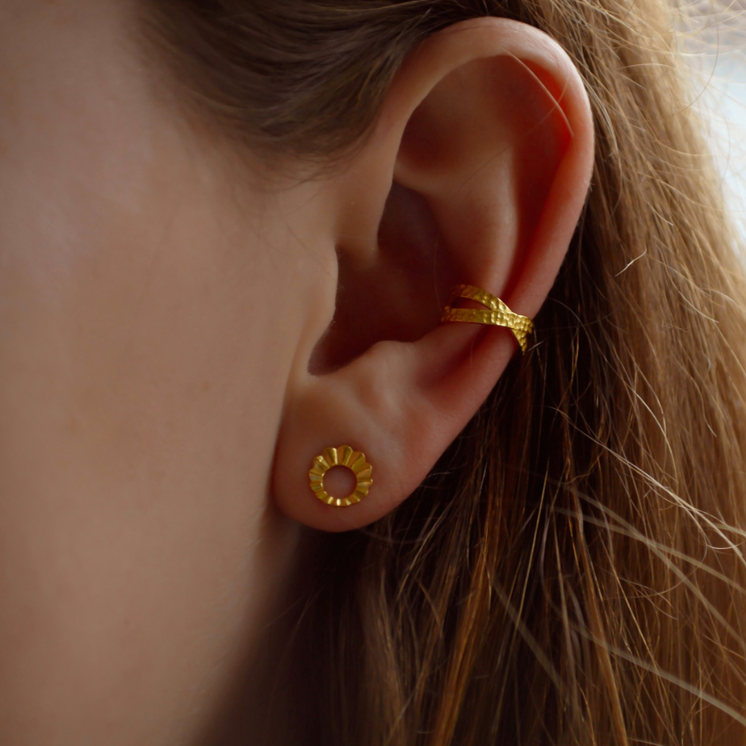 "Artemis" gekreuzter Earcuff gold