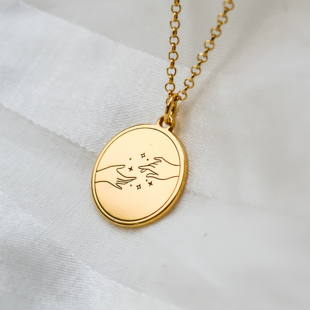 Medallionkette mit Handmotiv Gold