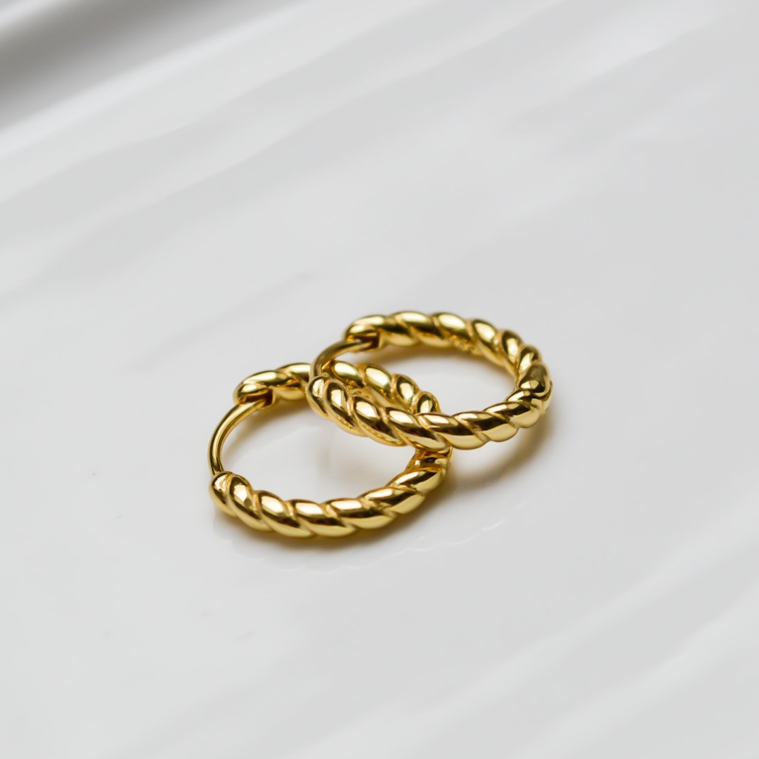 "Athena" klassische goldene Twisted Creolen