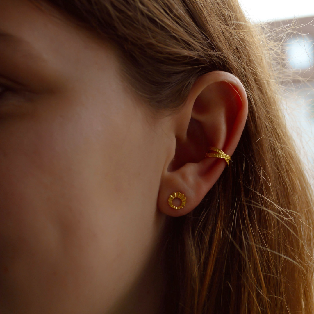 "Artemis" gekreuzter Earcuff gold