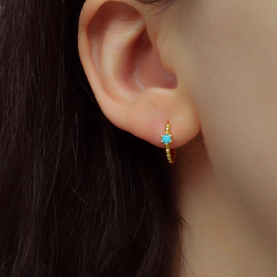 "Sparkling" goldene Creolen mit türkisfarbenem Stein