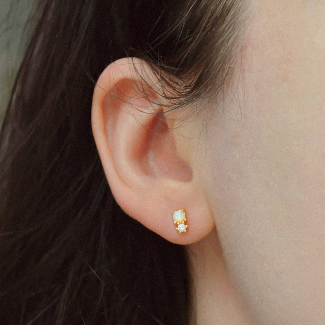 "Opal Sparkle" winzige Opal Zirkonia Ohrstecker Gold