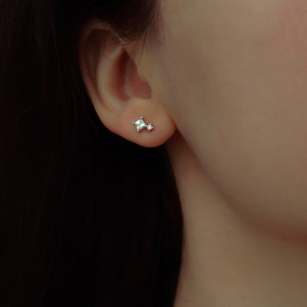 "MinimalSpark" geometrische Zirkonia Ohrstecker Silber