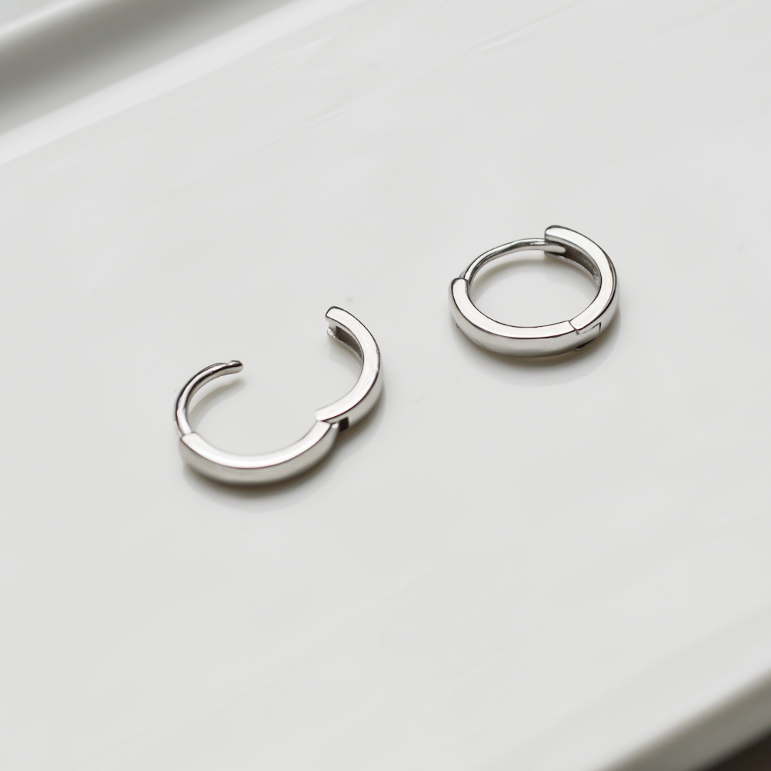 "Simplicity" klassische, silberne Creolen