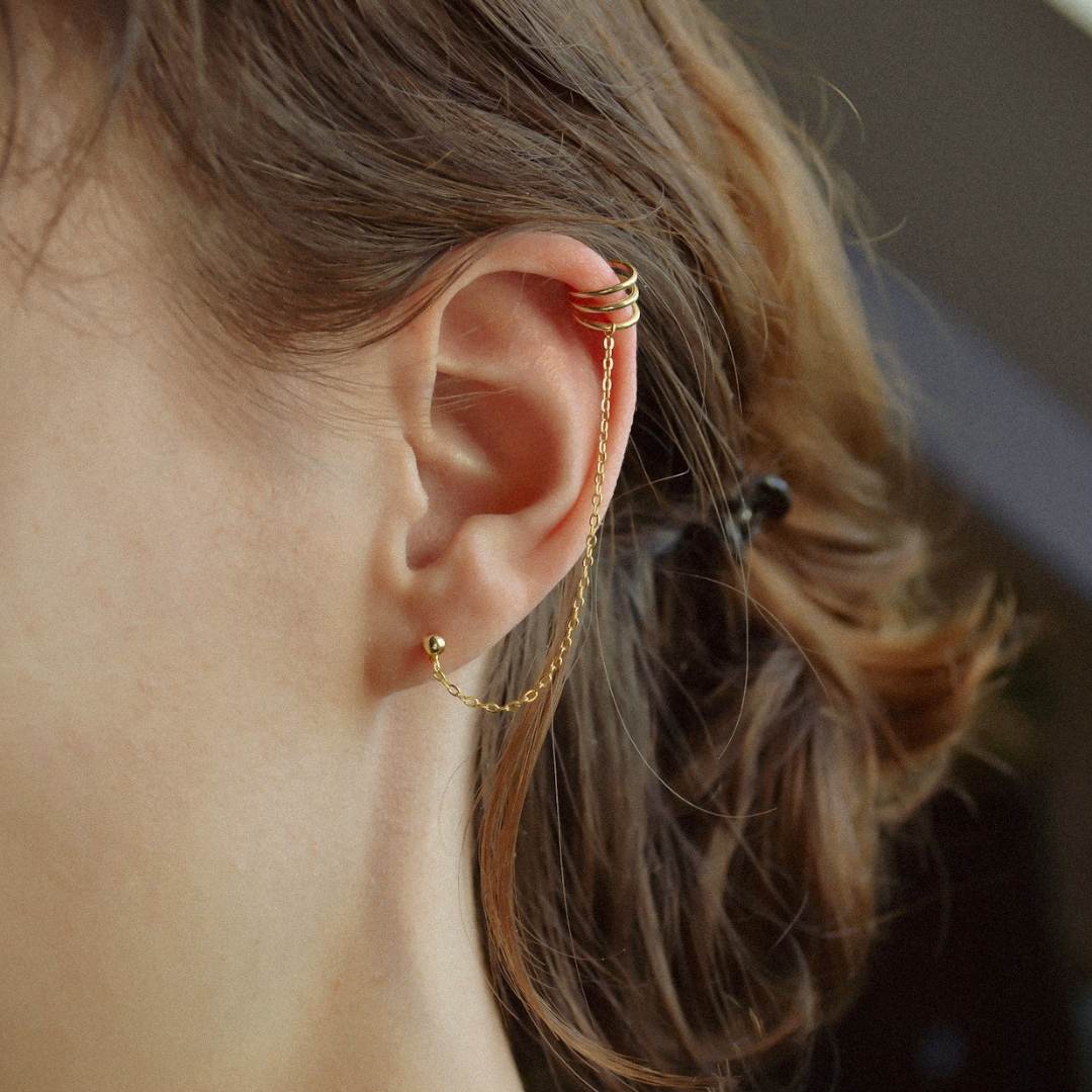 "Kusari" Earcuff Gold mit Kettchen