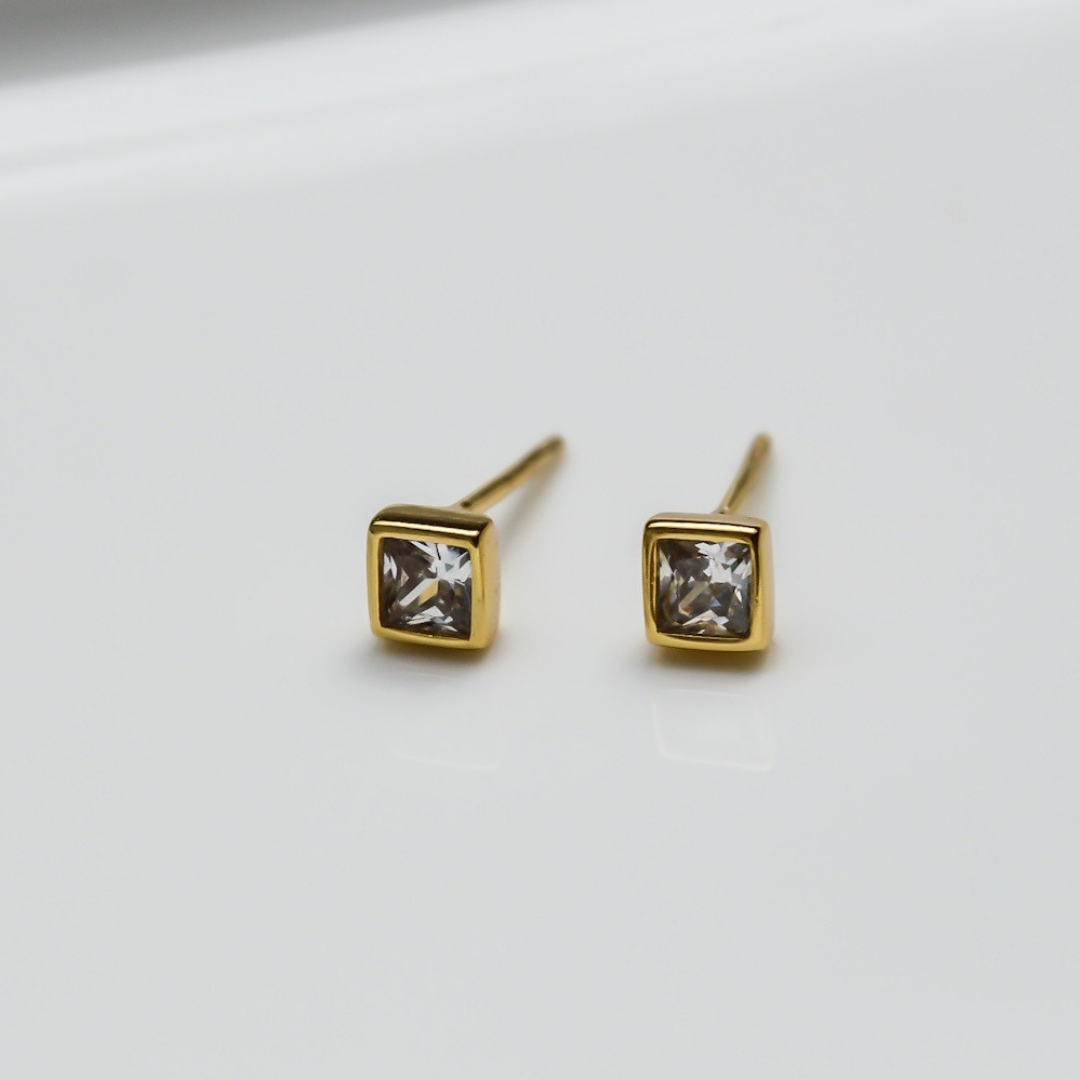 "Heiho" minimalistische, elegante Quadrat Ohrstecker mit Zirkonia