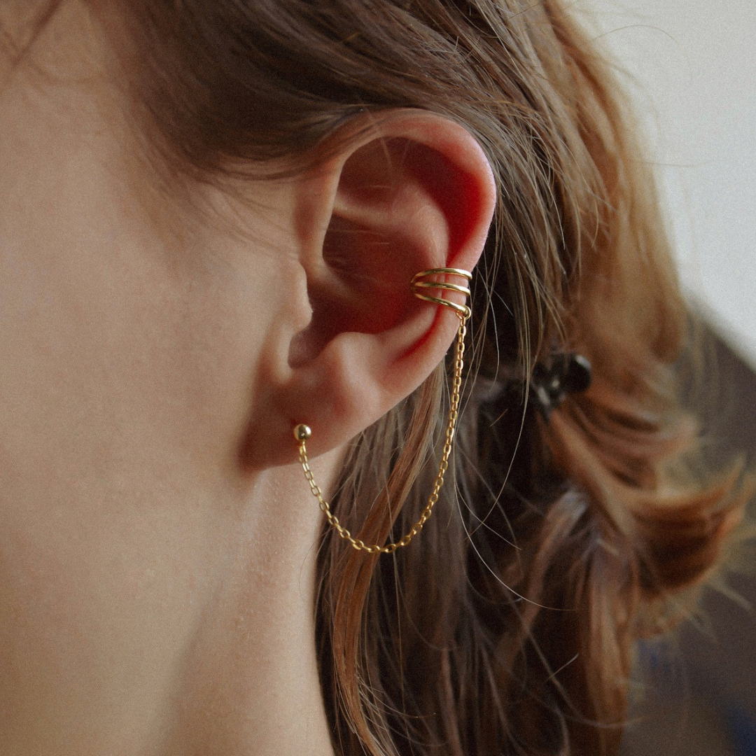 "Kusari" Earcuff Gold mit Kettchen