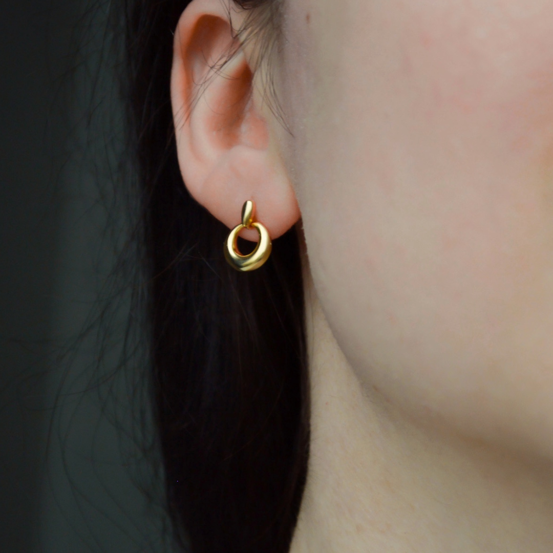 "Dea" elegante Donut Ohrstecker Gold
