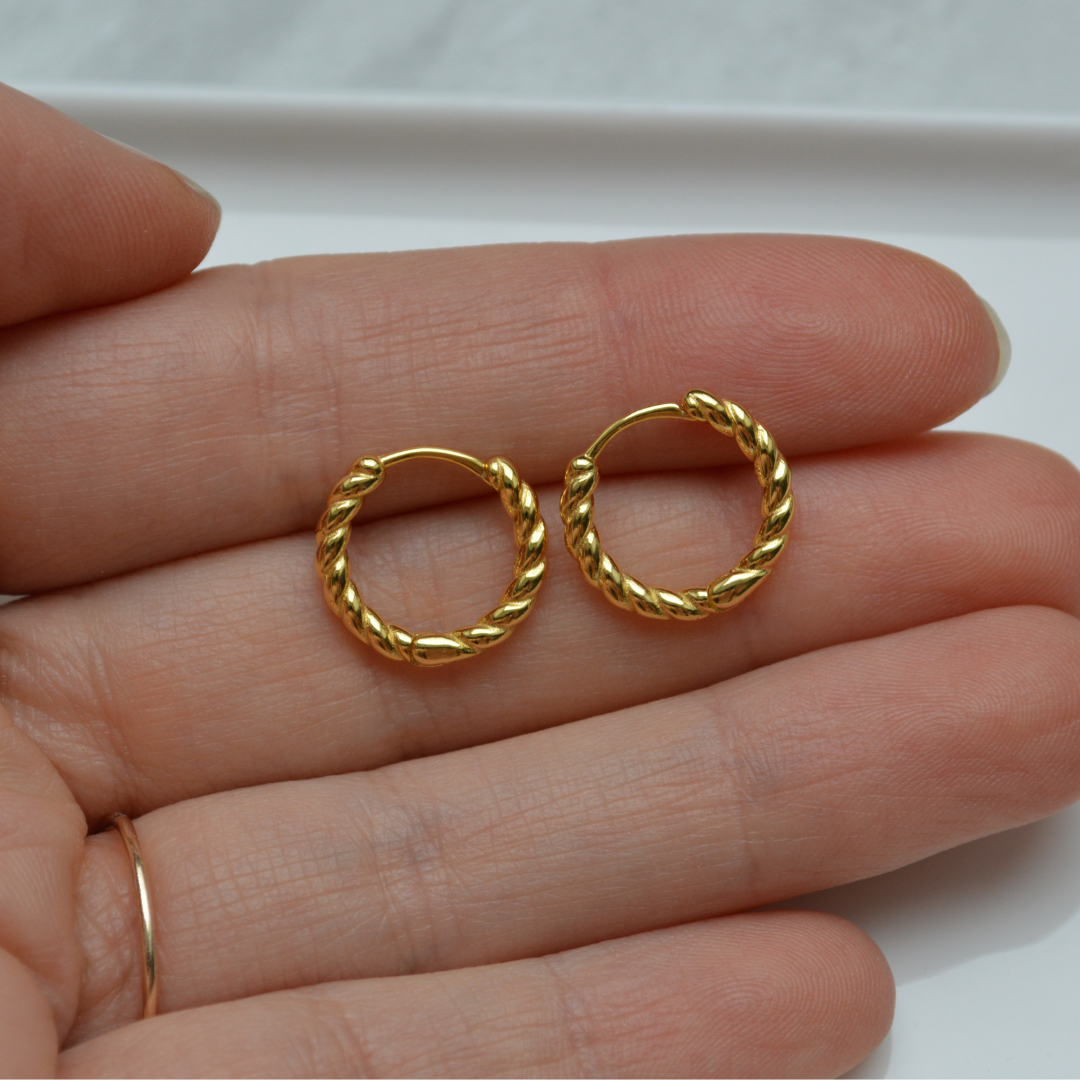 "Athena" klassische goldene Twisted Creolen
