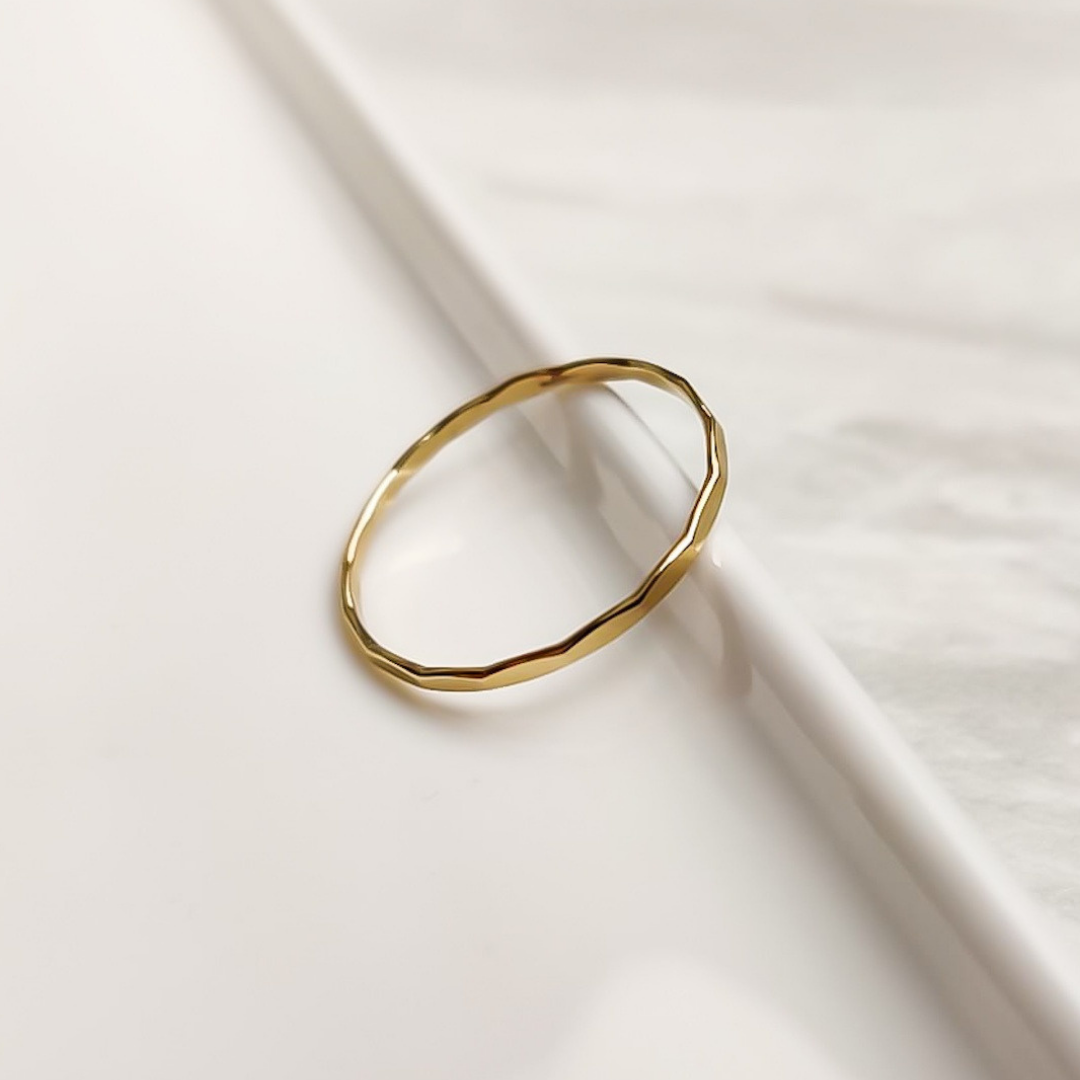 Dünner, zarter facettierter Ring goldfilled