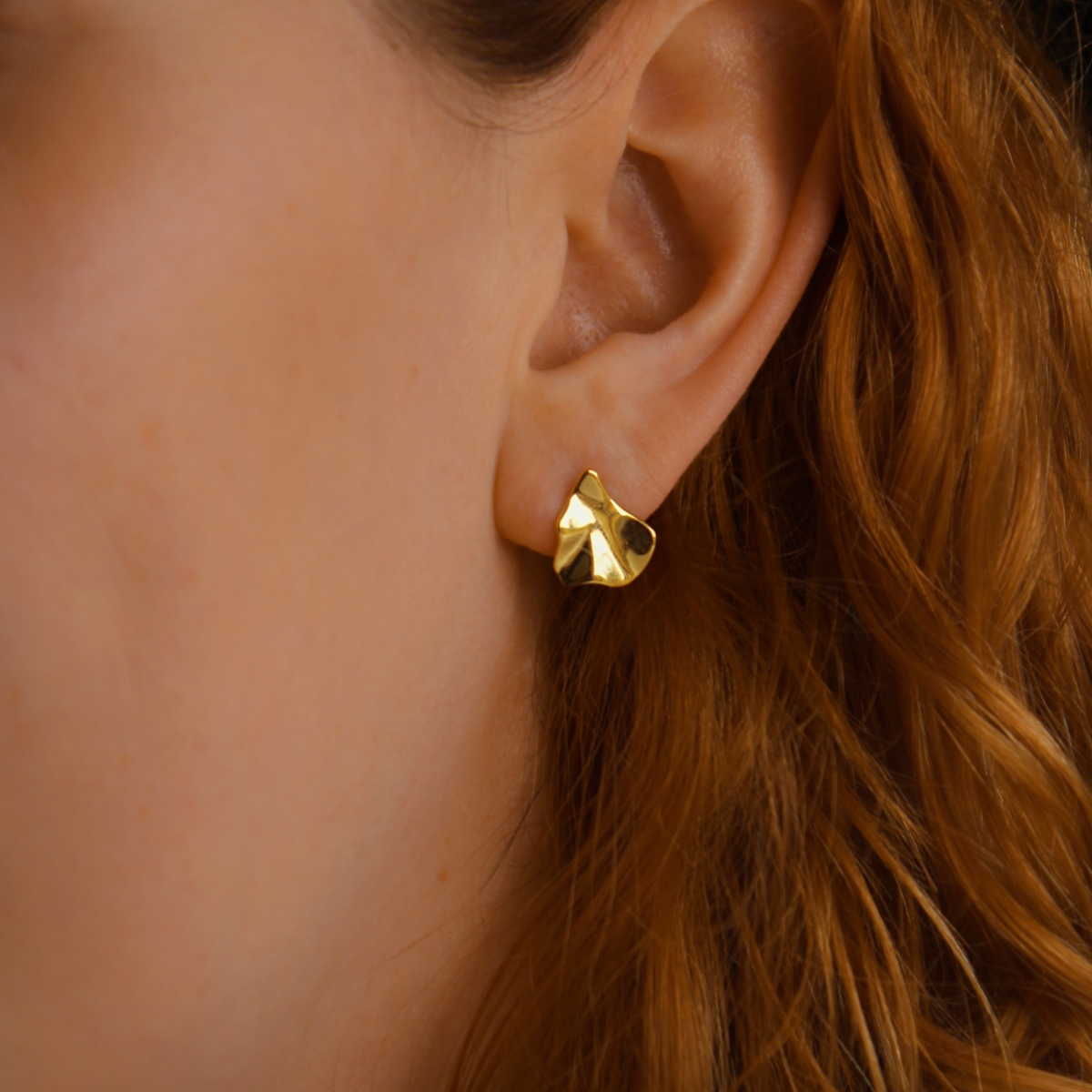 Fluid Petal Studs - modern abstrakte Ohrstecker