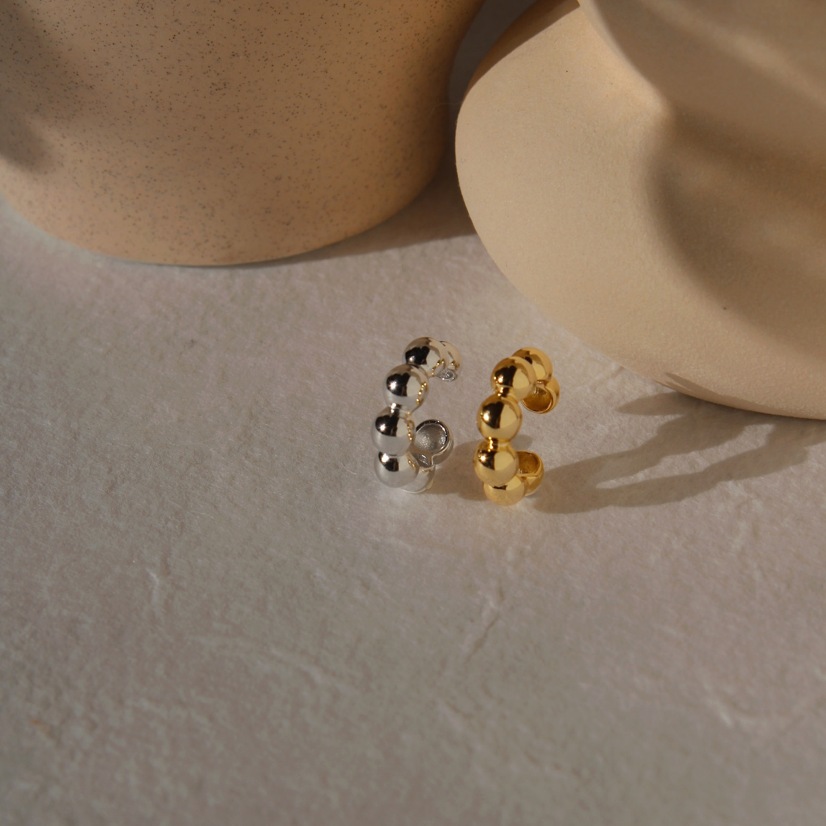 Beaded Orbit Cuff - eleganter Statement Earcuff