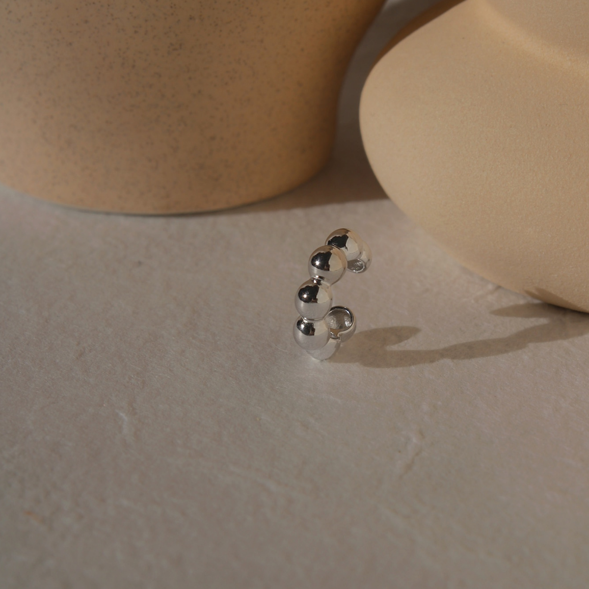 Beaded Orbit Cuff - eleganter Statement Earcuff