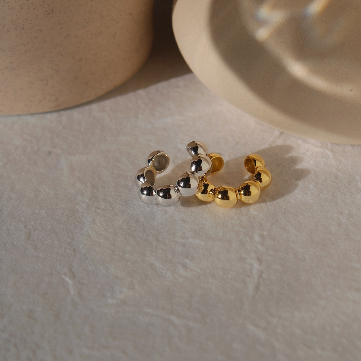 Beaded Orbit Cuff - eleganter Statement Earcuff