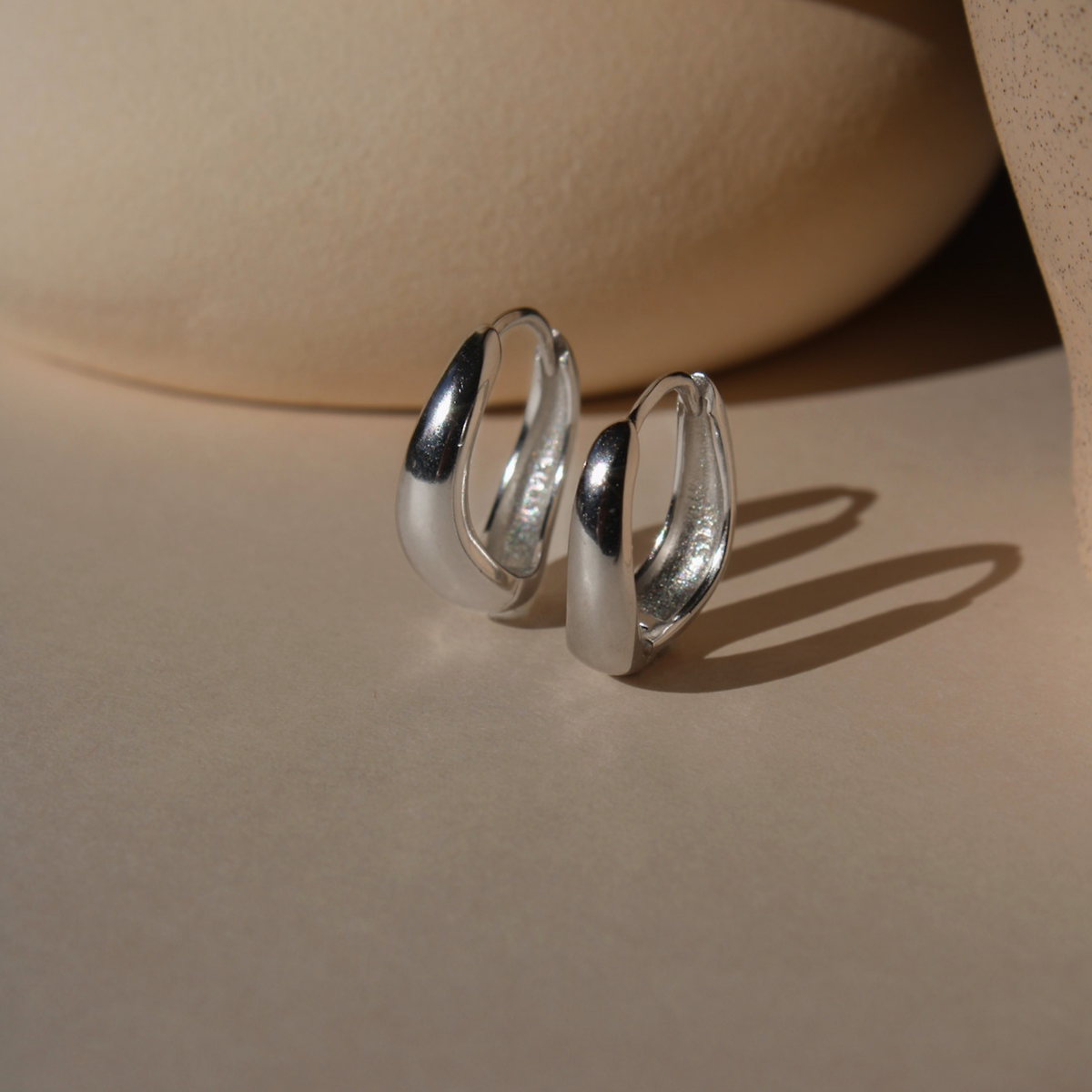 Lolo Dune Hoops - Moderne Creolen