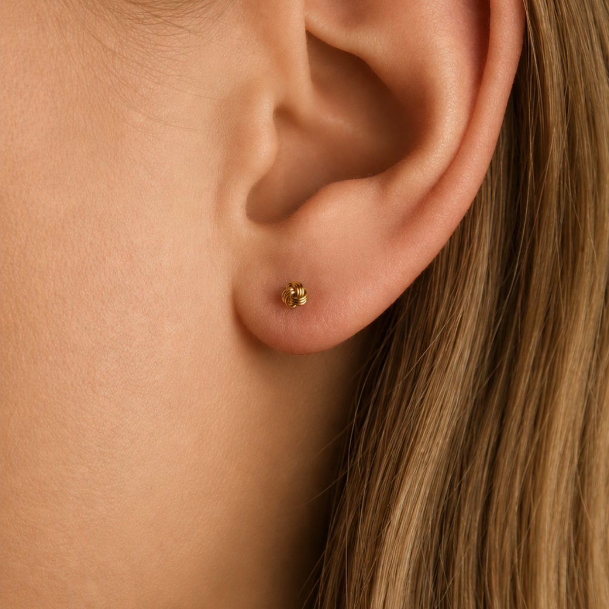 Little Promise Studs – kleine vergoldete Ohrstecker aus recyceltem 925er Sterlingsilber