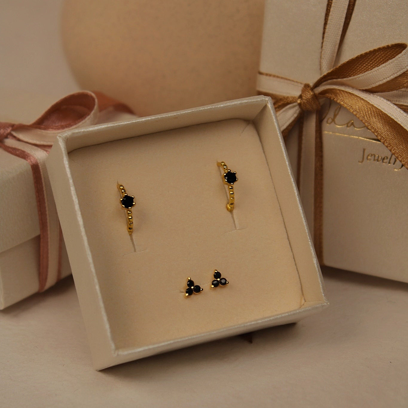 "Sparkling Blossom" Ohrstecker und Creolen Set