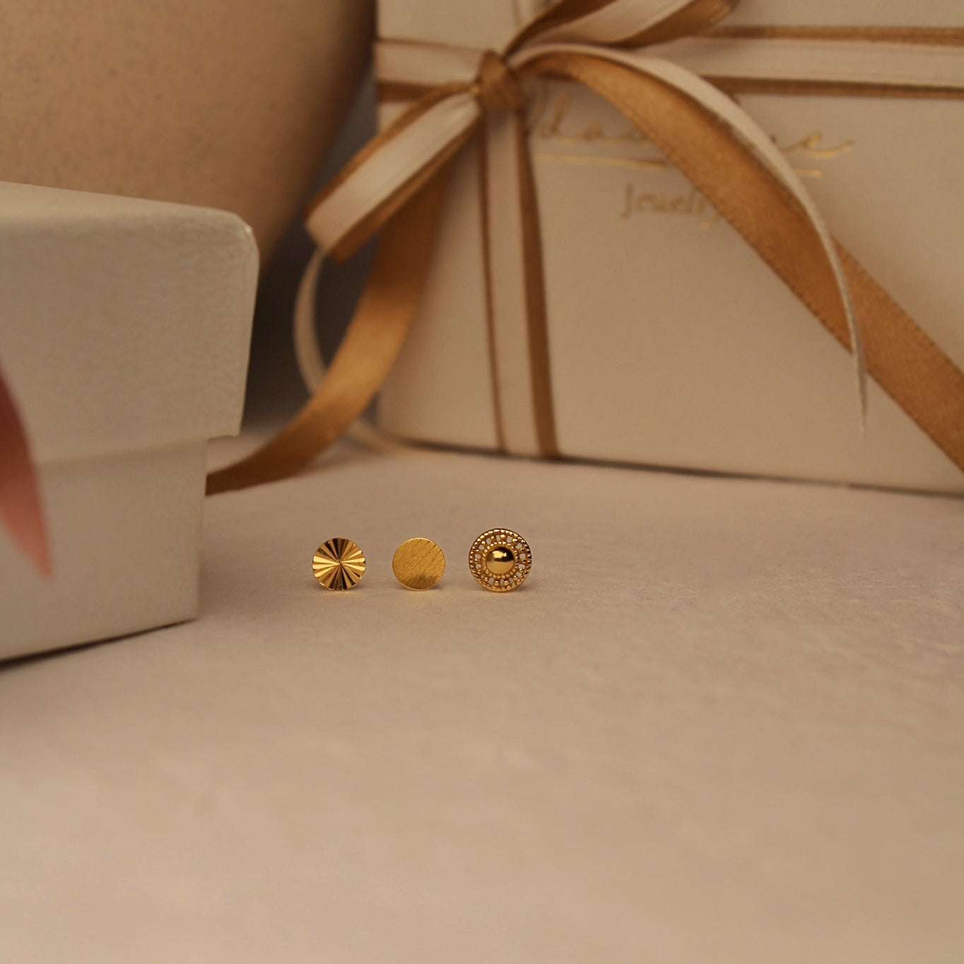 "Minimalist Dreams" Pünktchen Ohrstecker Set