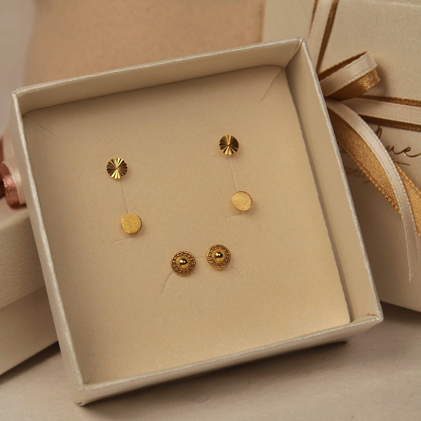 "Minimalist Dreams" Pünktchen Ohrstecker Set