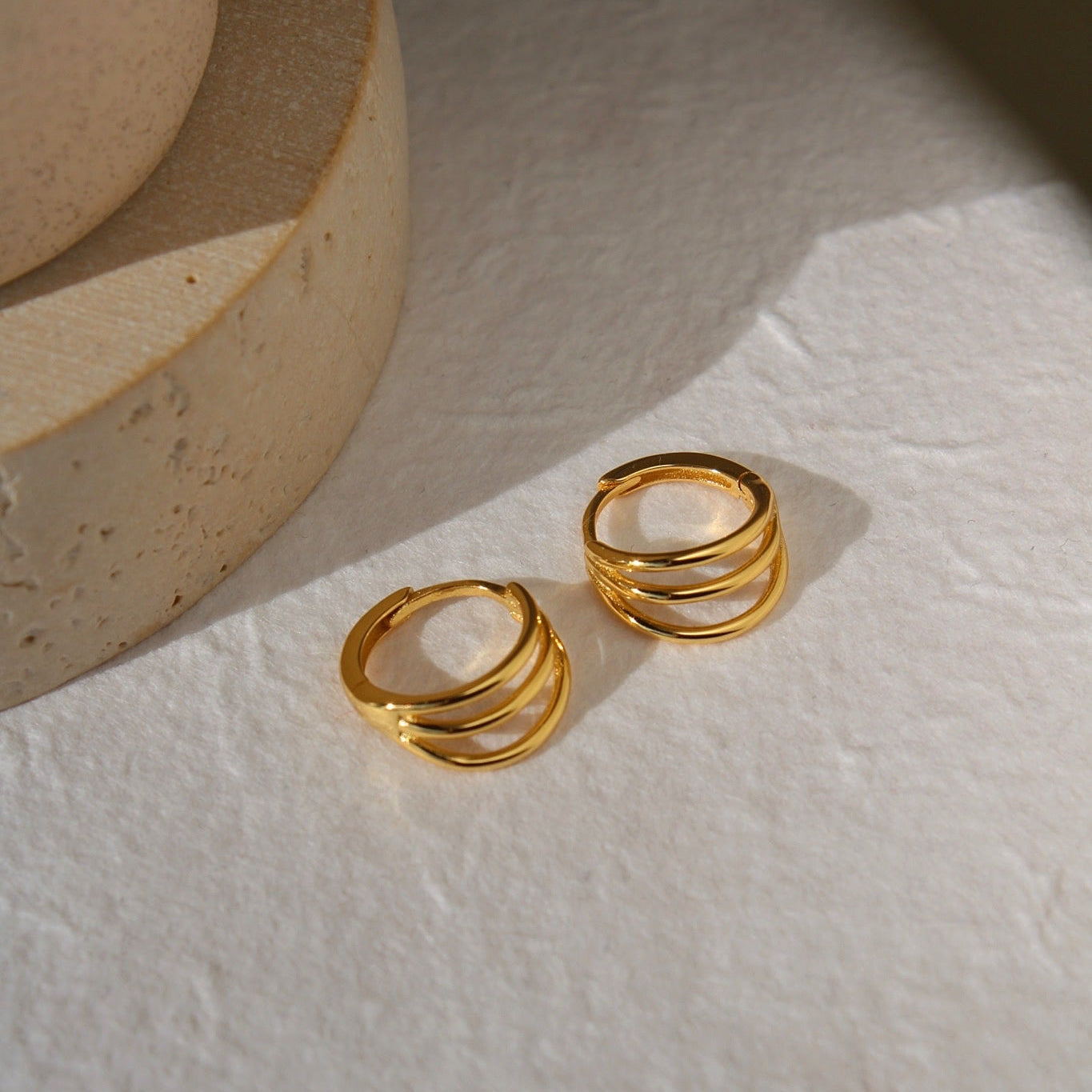 "Kinsley" elegante Trio Strang Creolen