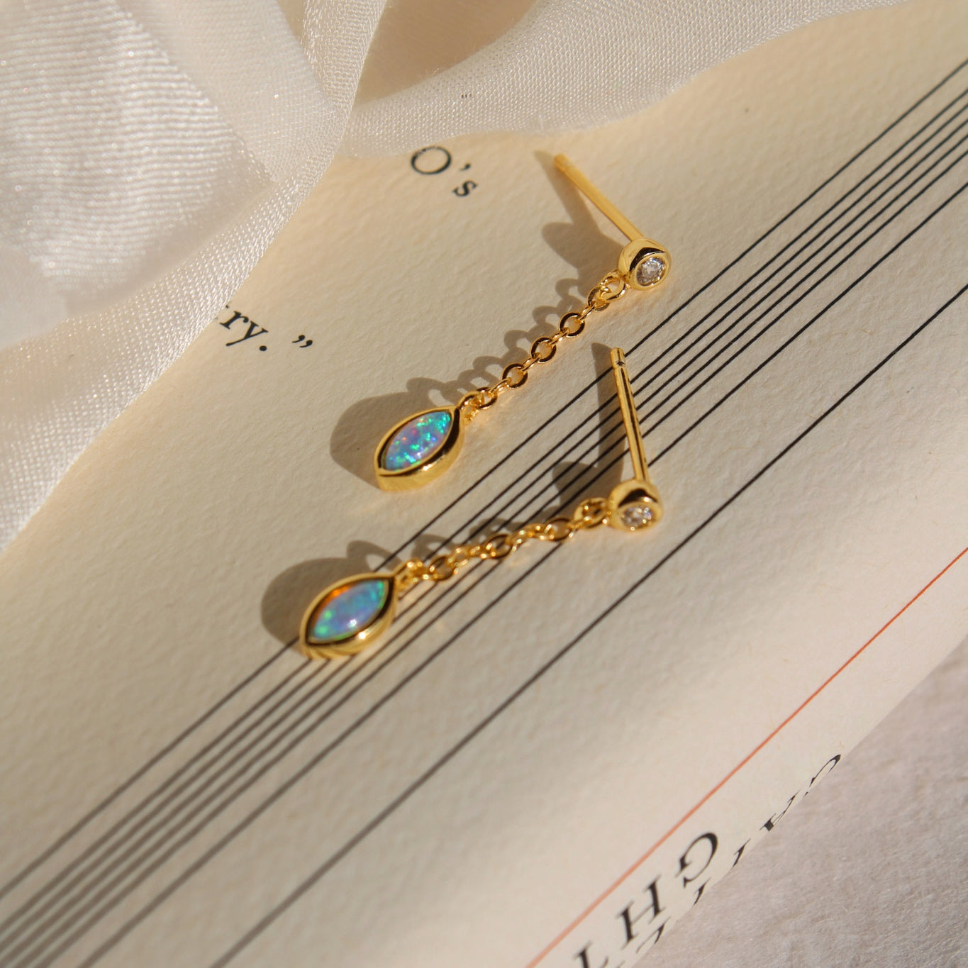 "Beatrice" Marquise Opal Hängeohrringe