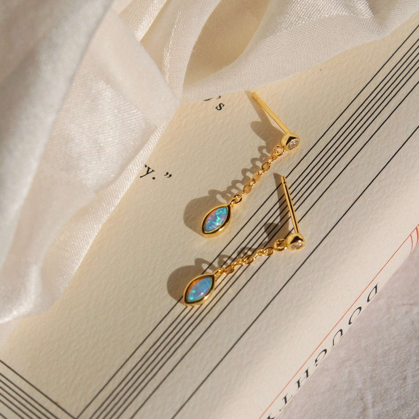 "Beatrice" Marquise Opal Hängeohrringe