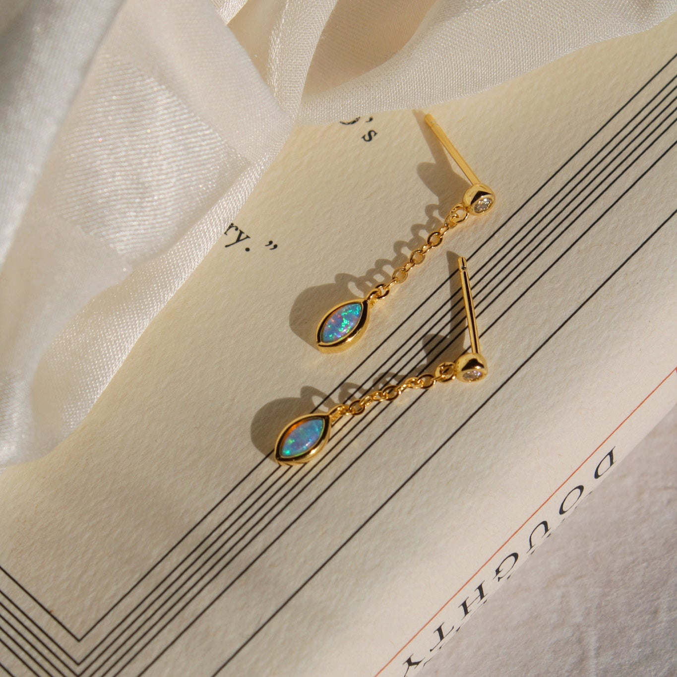 "Beatrice" Marquise Opal Hängeohrringe