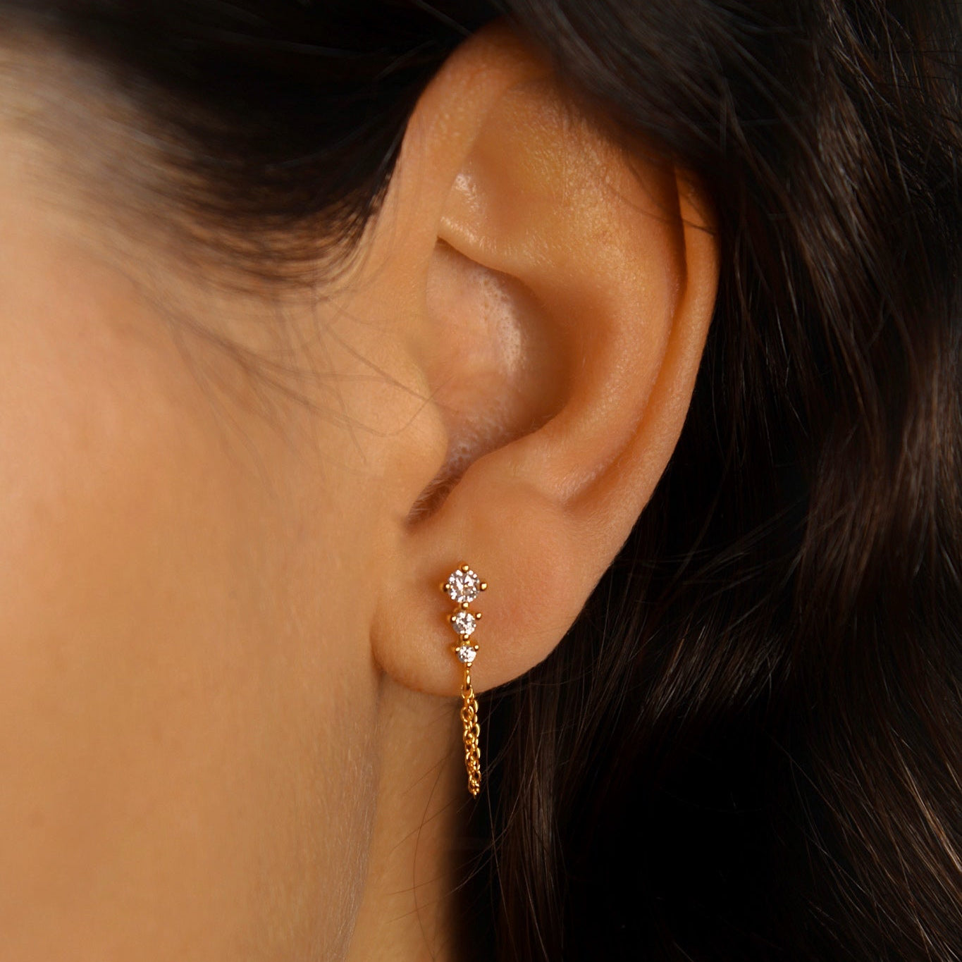 "Scarlett" Zirkonia Ohrstecker mit Kettchen