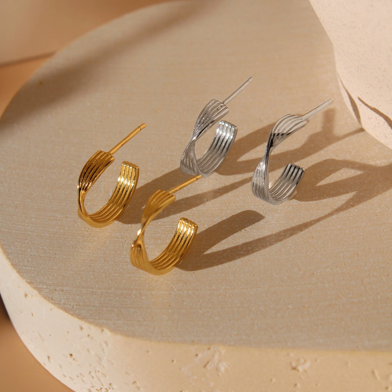 "Kaja" elegante Creolen Gold für jeden Tag