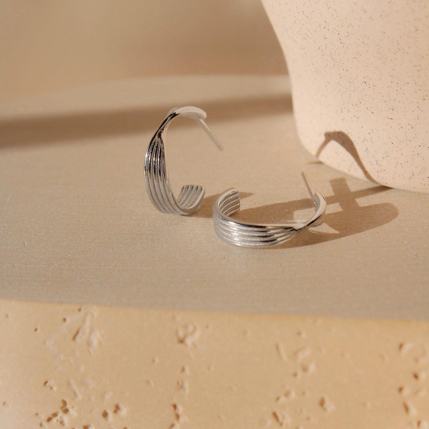 "Kaja" elegante Creolen Gold für jeden Tag