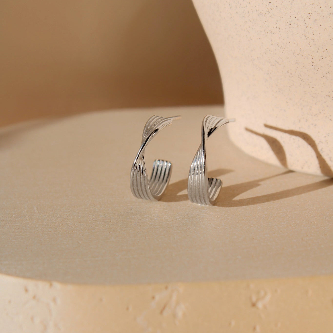 "Kaja" elegante Creolen Gold für jeden Tag