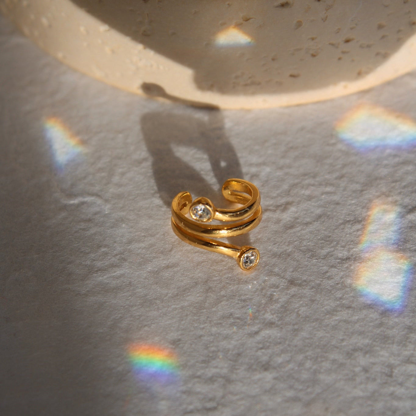 "Silent Ascent" - eleganter Earcuff mit Zirkonia