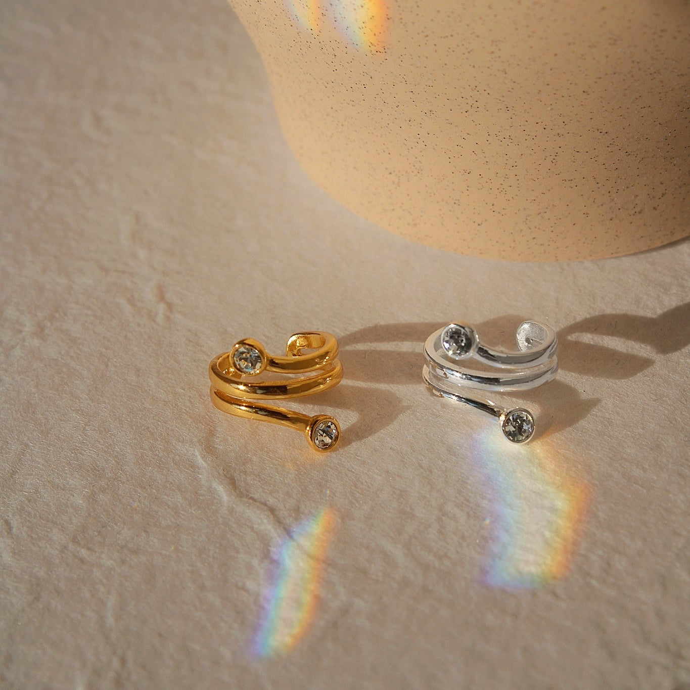 "Silent Ascent" - eleganter Earcuff mit Zirkonia