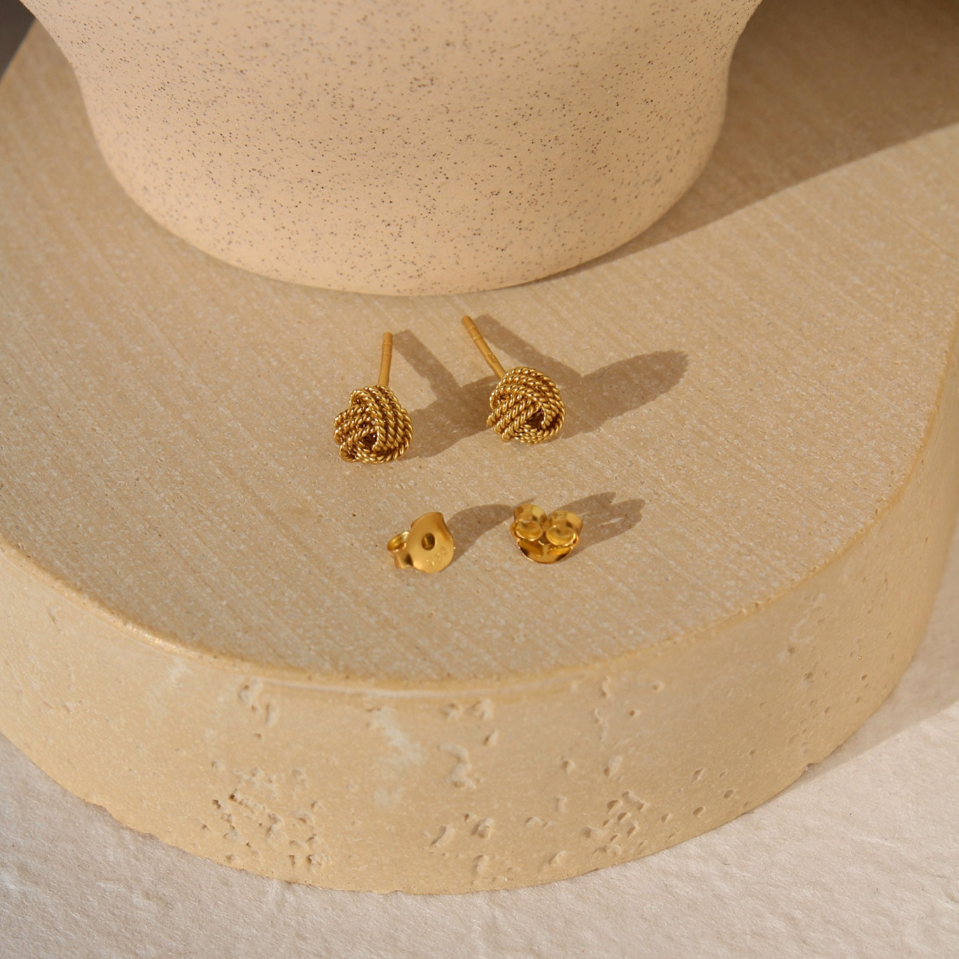 "Mellow" zarte, elegante Knoten Ohrstecker