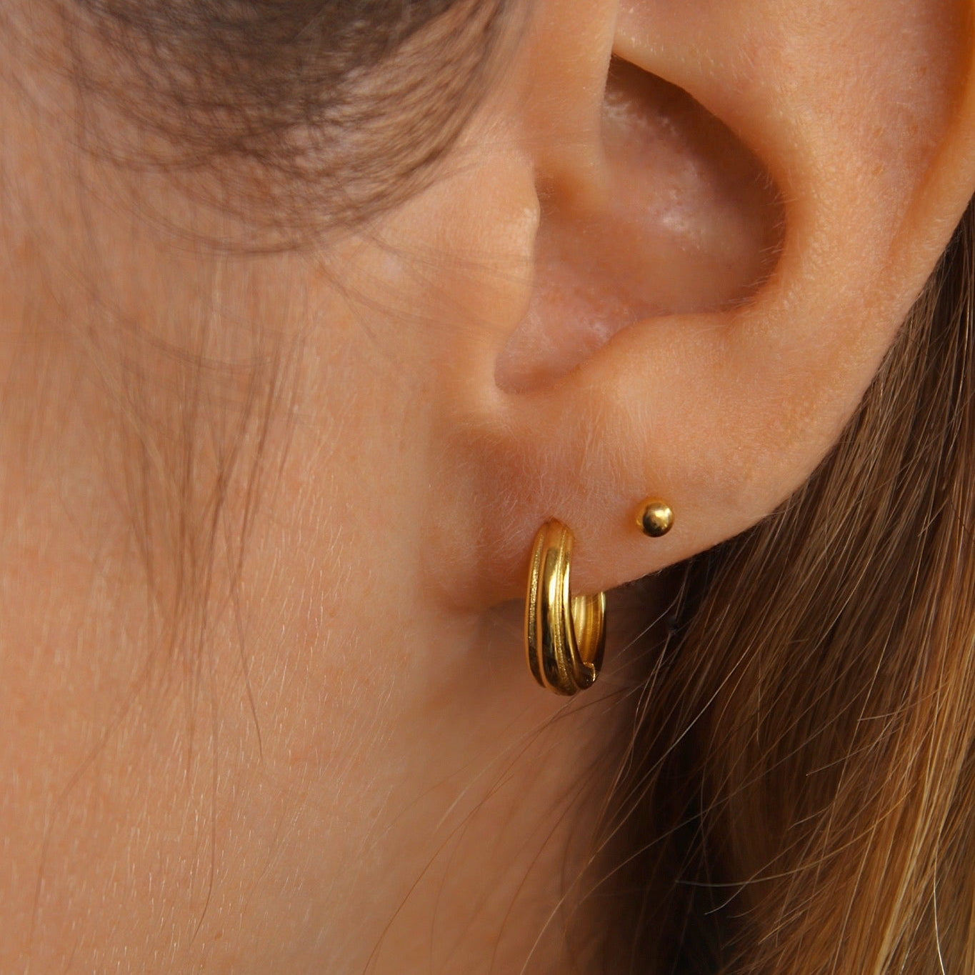 Golden Flow – Organische Creolen mit sanften Linien