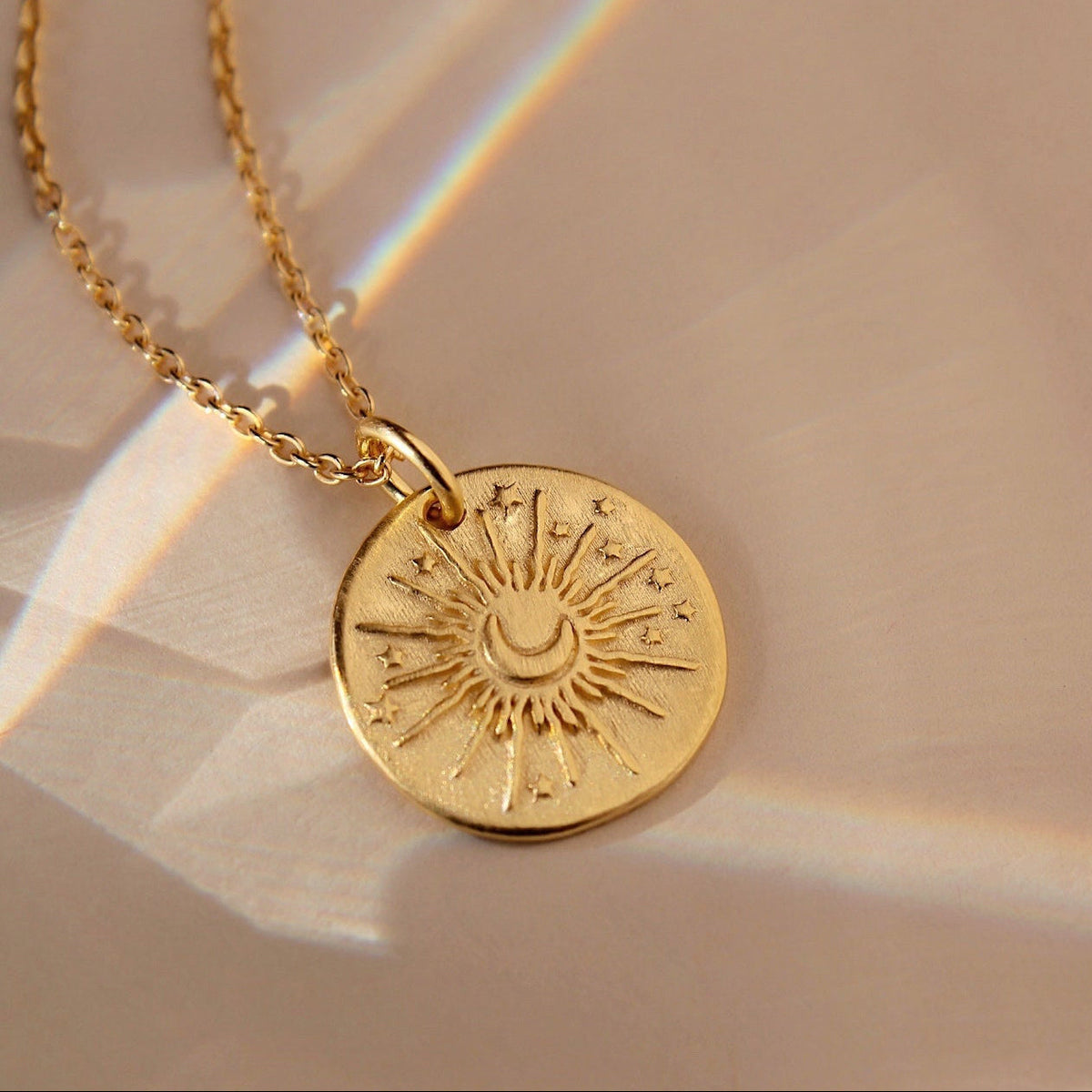 Celestial Daydream – Zarte Halskette mit Sonnen- & Mondmotiv in Gold Vermeil oder Silber