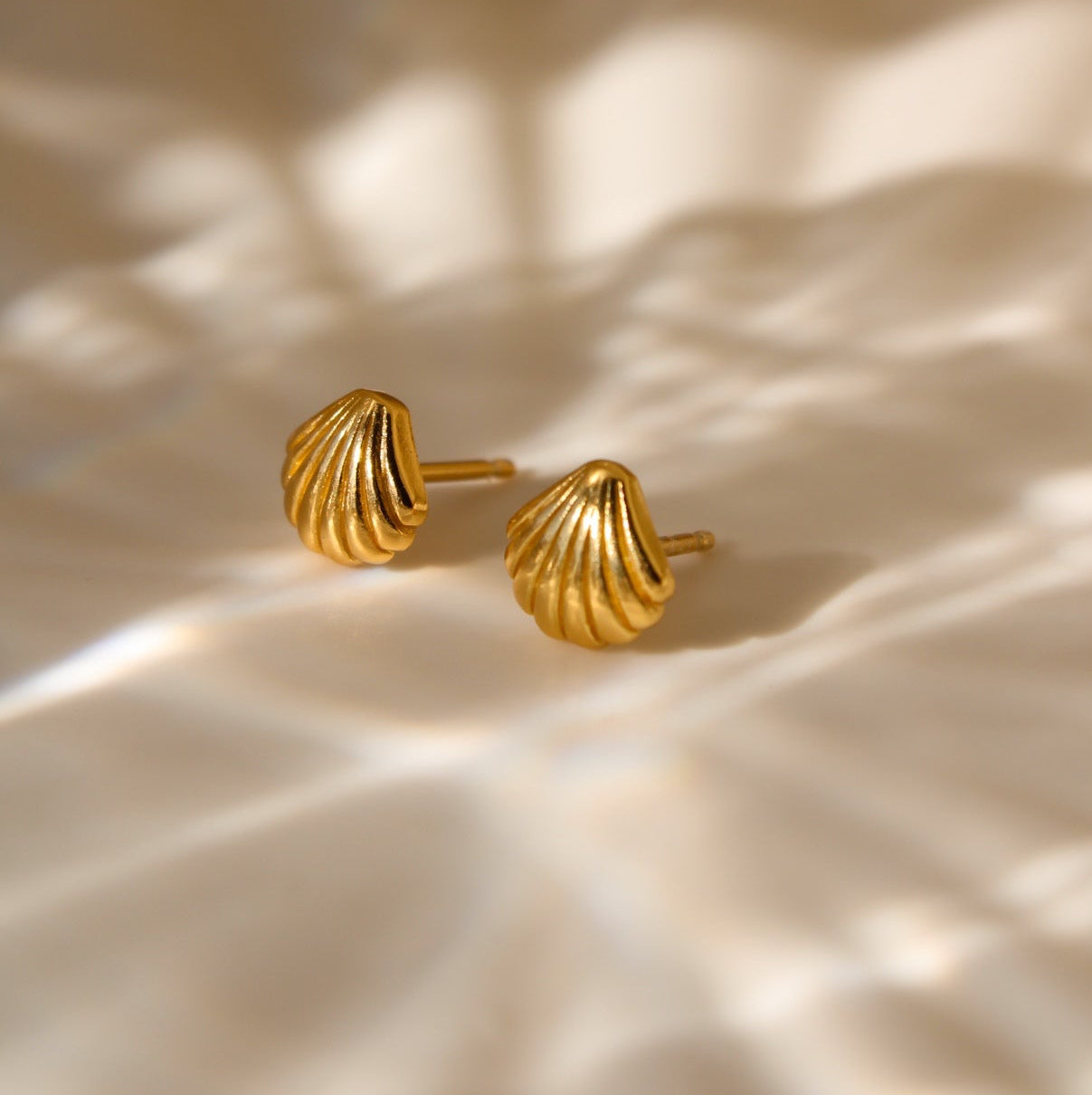 "Shelly" hochwertige Ohrstecker mit Muscheldesign