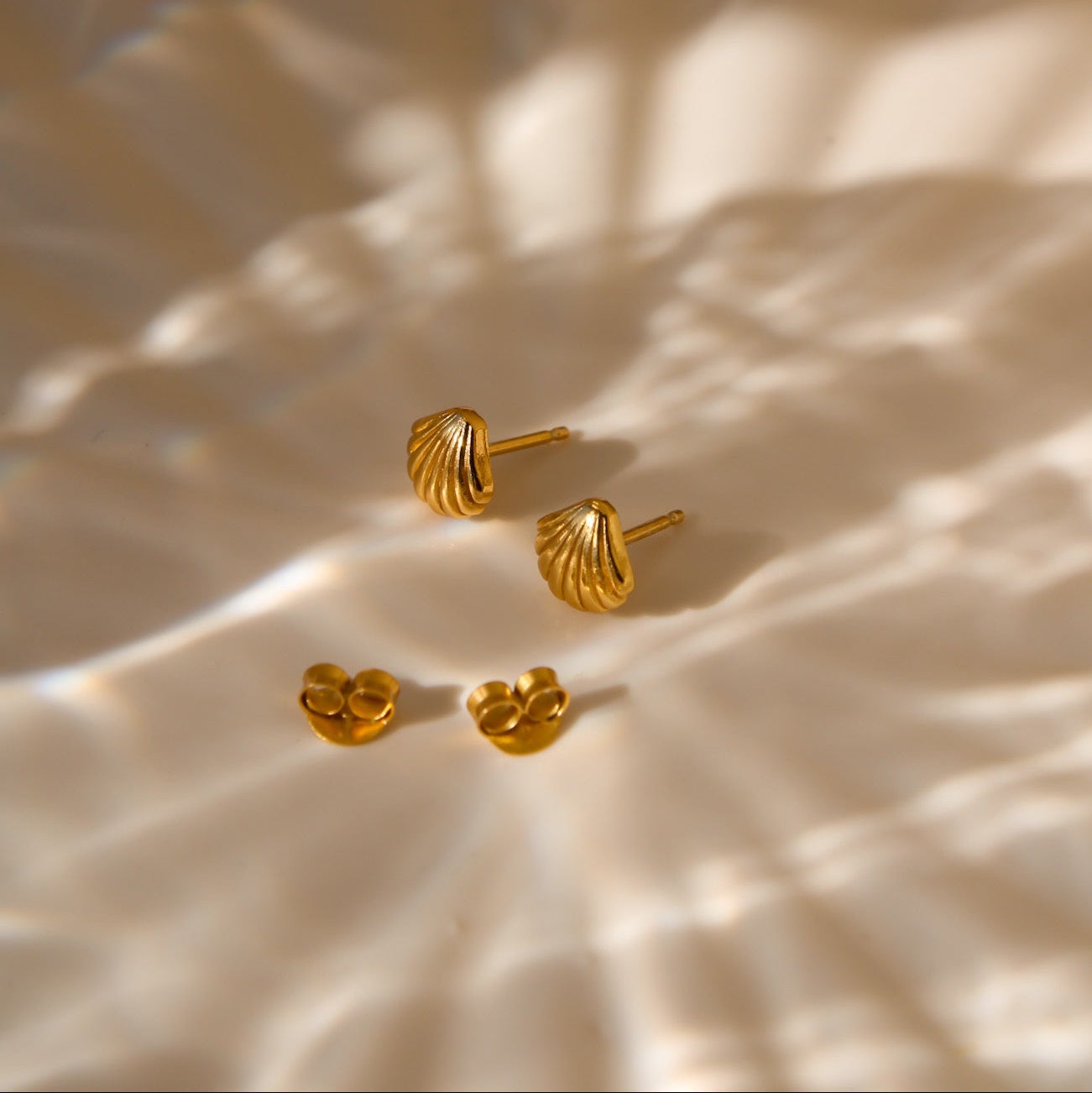 "Shelly" hochwertige Ohrstecker mit Muscheldesign