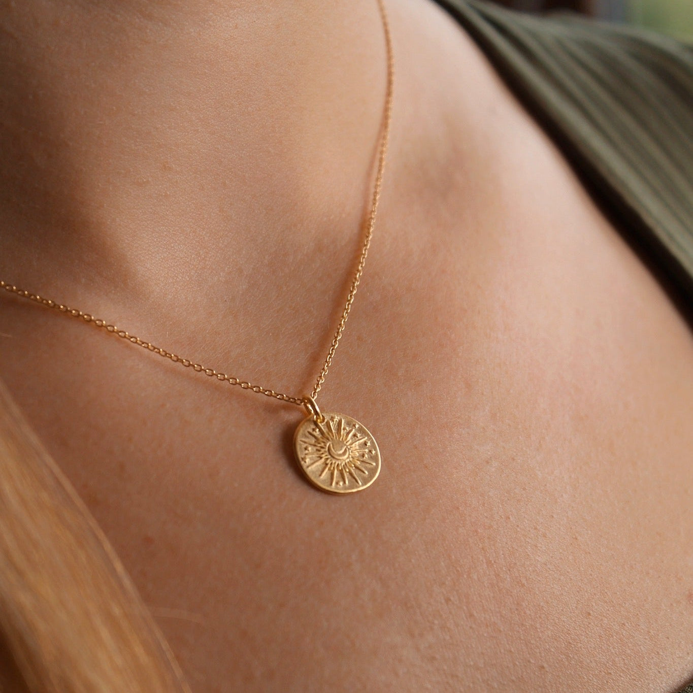 Celestial Daydream – Zarte Halskette mit Sonnen- & Mondmotiv in Gold Vermeil oder Silber