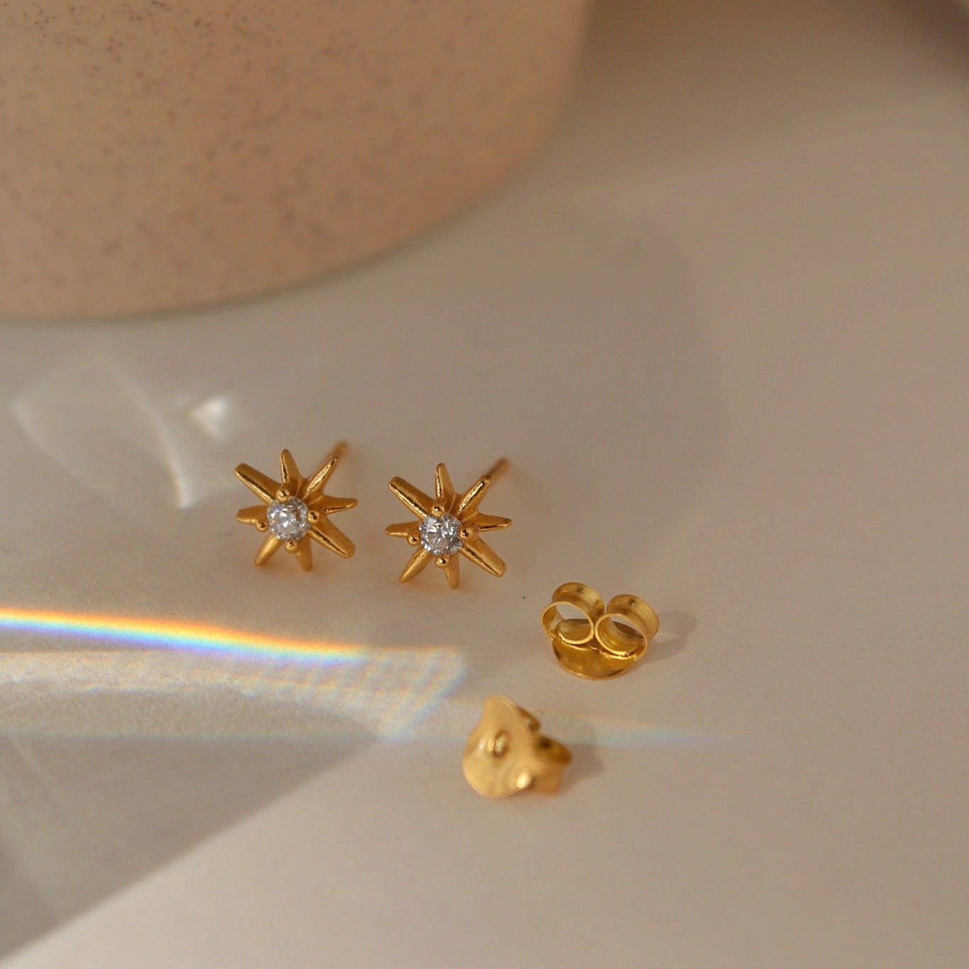 Nova Dream Ohrringe – Stern Ohrstecker Gold & Silber mit Zirkonia