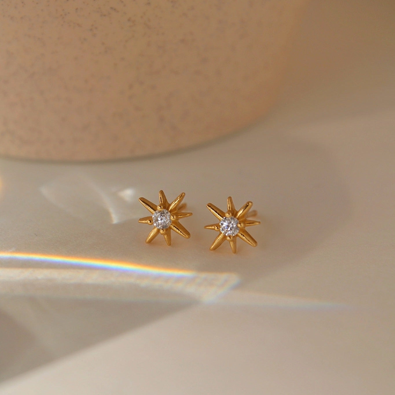 Nova Dream Ohrringe – Stern Ohrstecker Gold & Silber mit Zirkonia