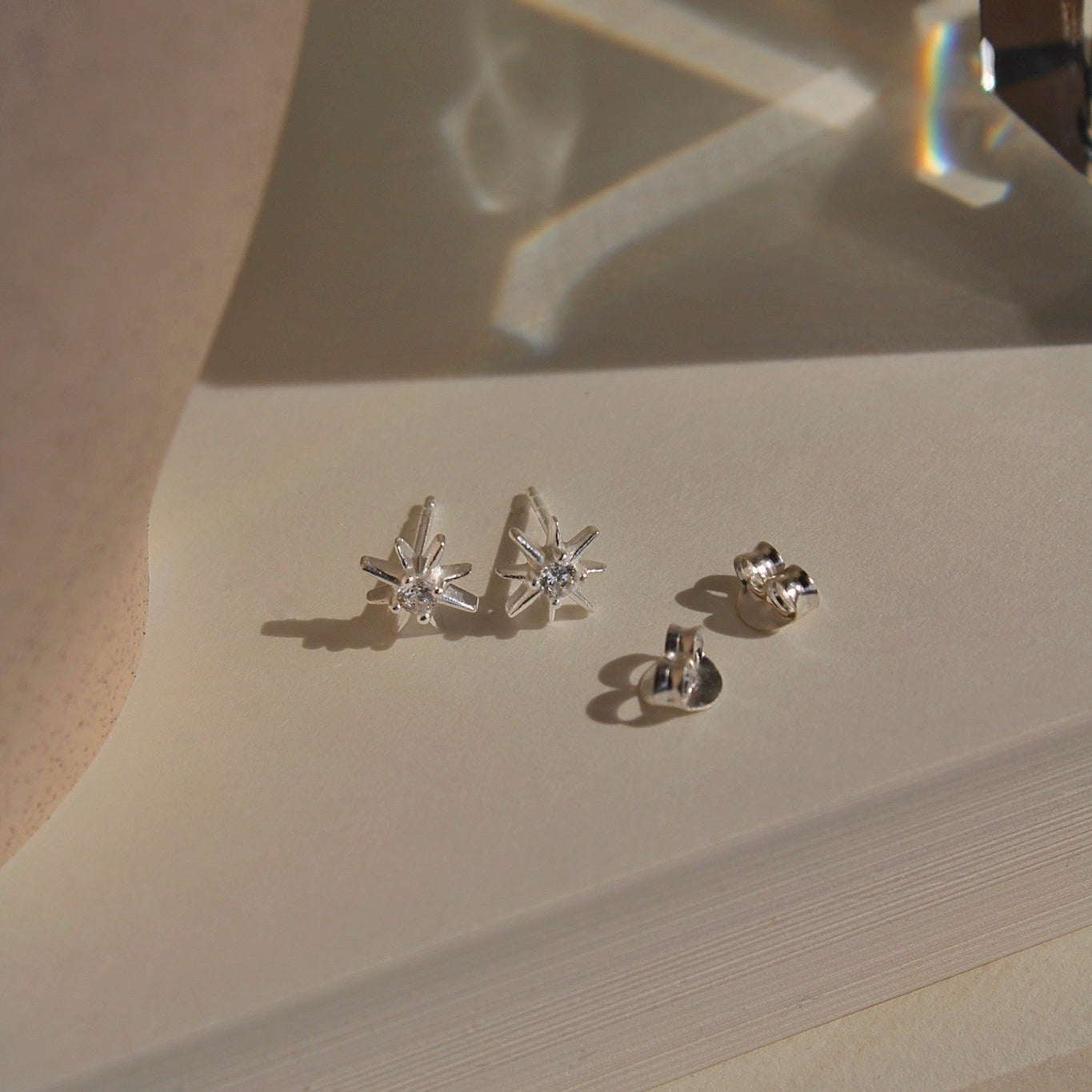 Nova Dream Ohrringe – Stern Ohrstecker Gold & Silber mit Zirkonia
