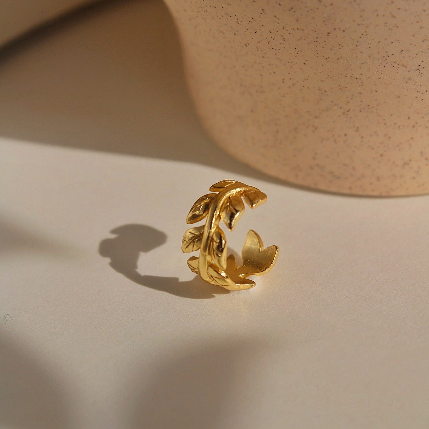 Sylva – Floraler Earcuff in Gold