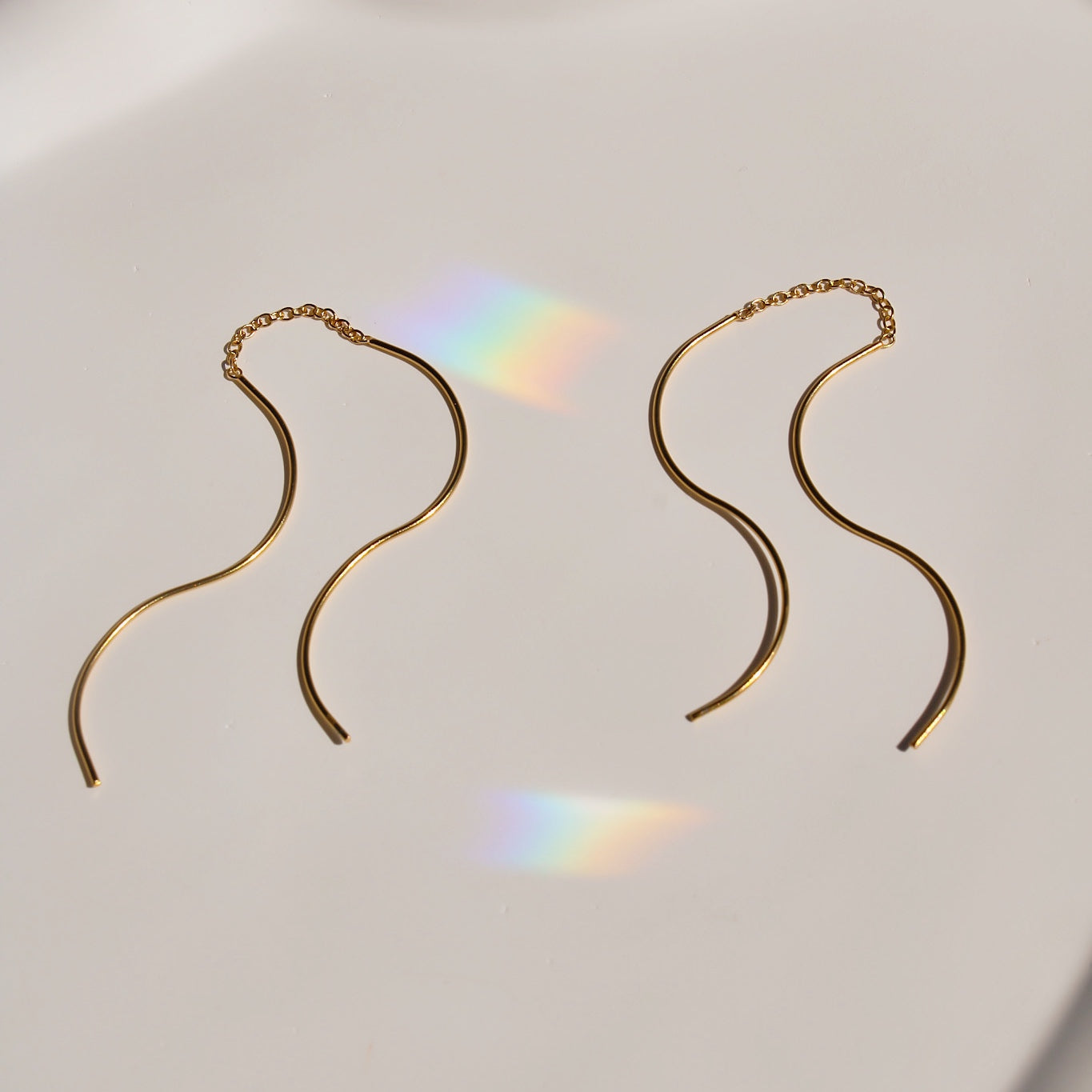 "Sienna" minimalistische Threader Ohrringe in S-Form