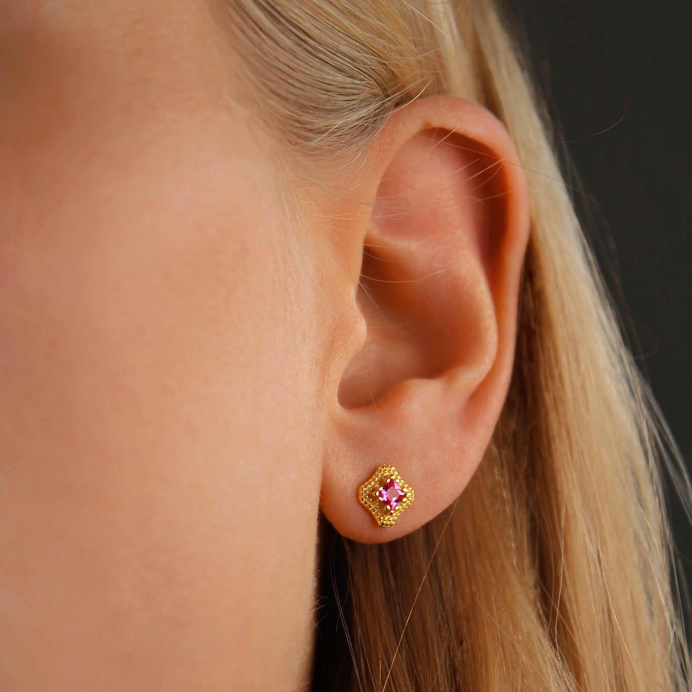 "Noburu" elegante Rhombus Ohrstecker mit bunten Zirkonia
