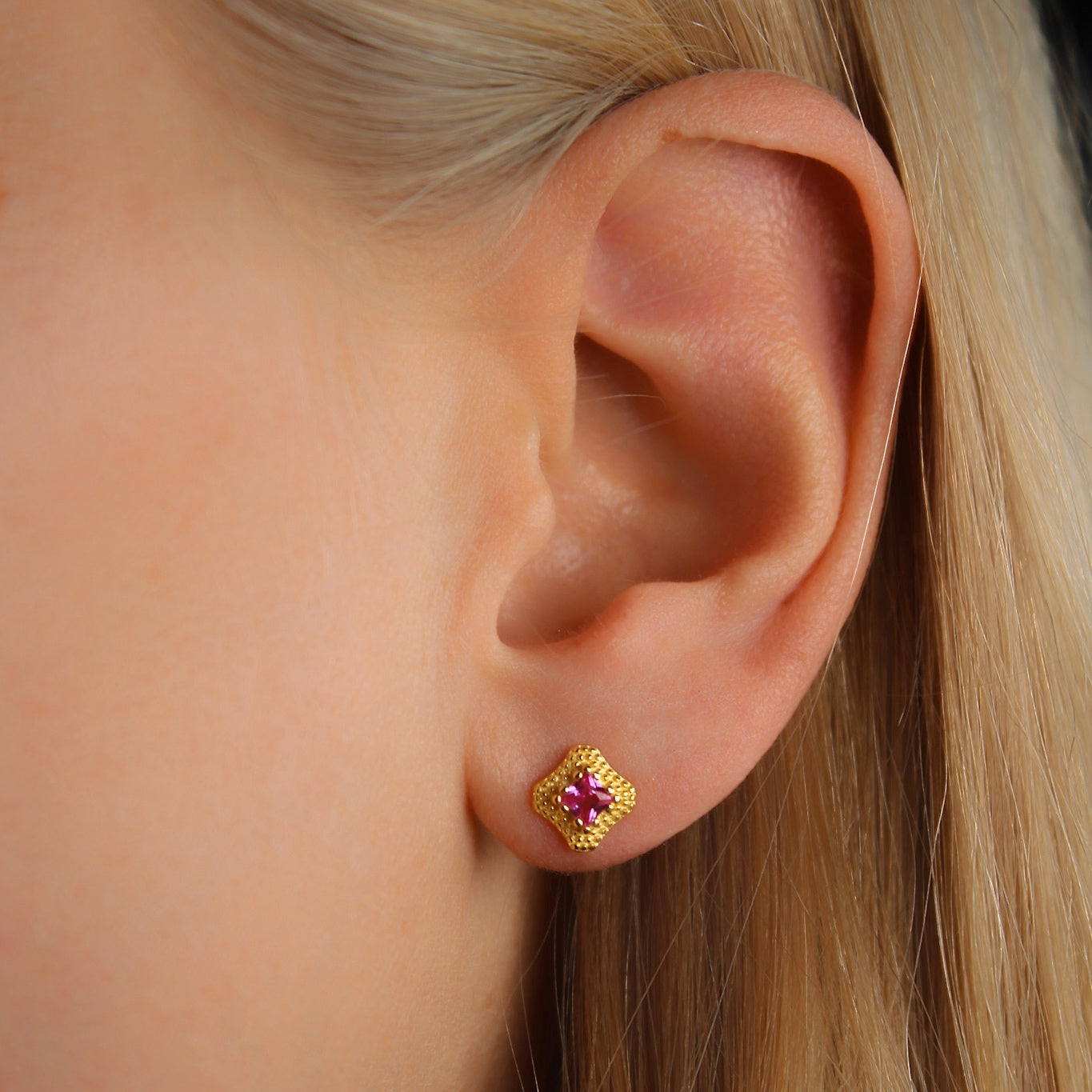 "Noburu" elegante Rhombus Ohrstecker mit bunten Zirkonia